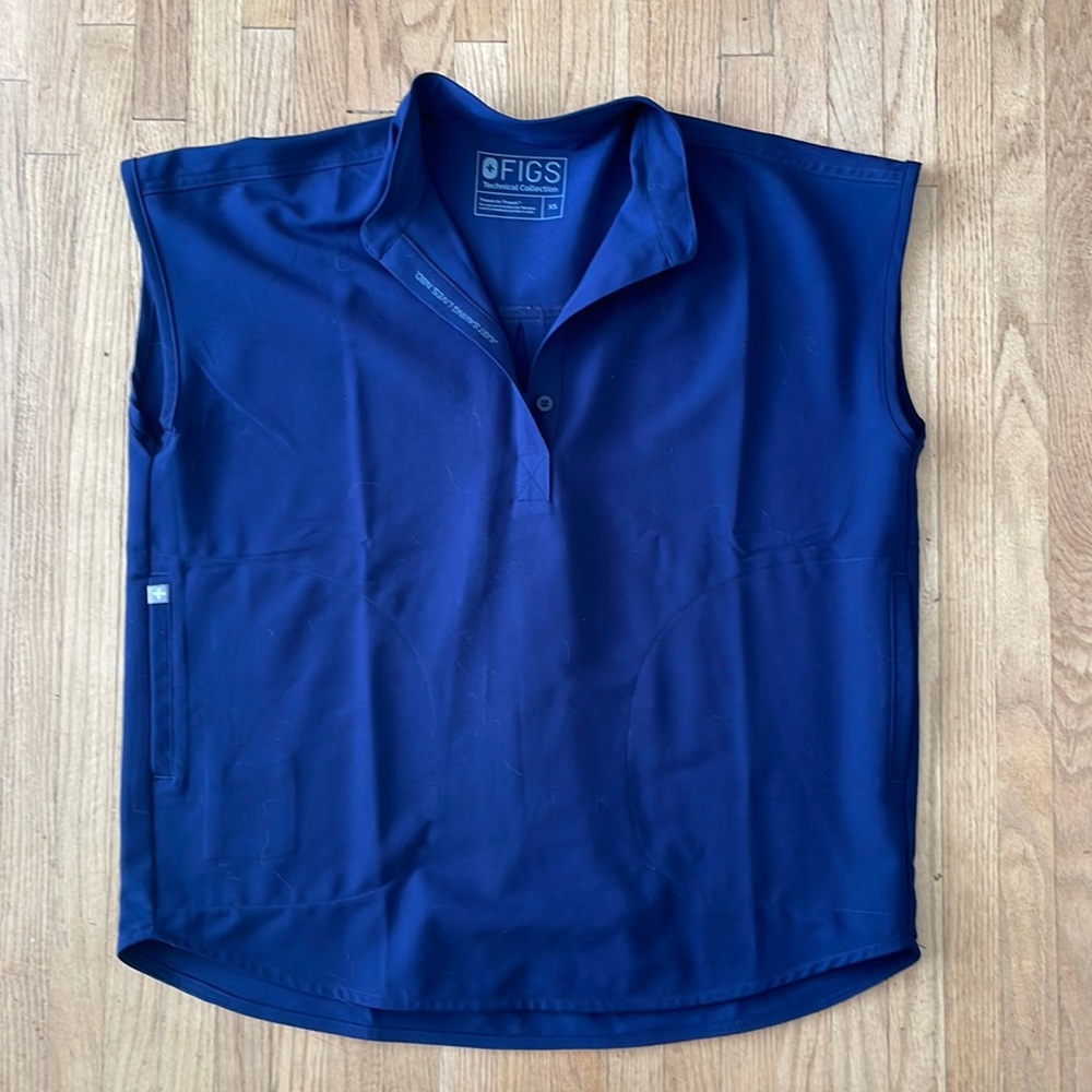 Figs scrub top navy